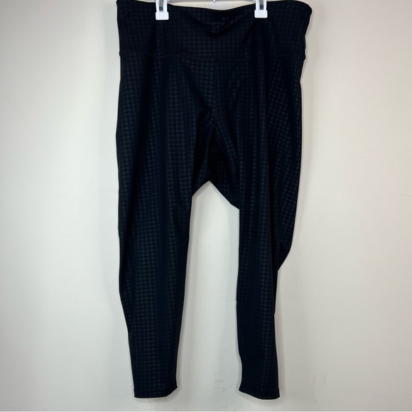 Old Navy Black Houndstooth Print Leggings - Picture 2 of 6